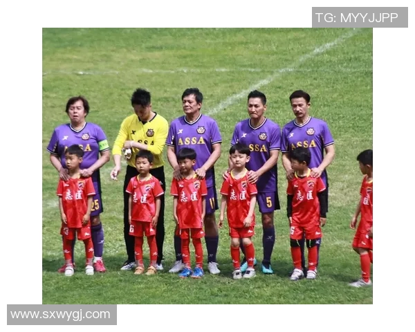 足球明星齐聚一堂的精彩瞬间大合照回顾与分享